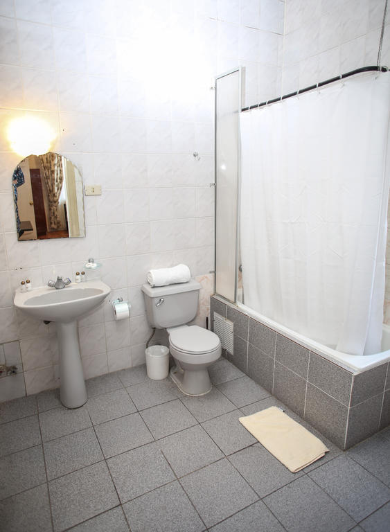 Hotel Plaza Londres 77 Santiago Bilik gambar